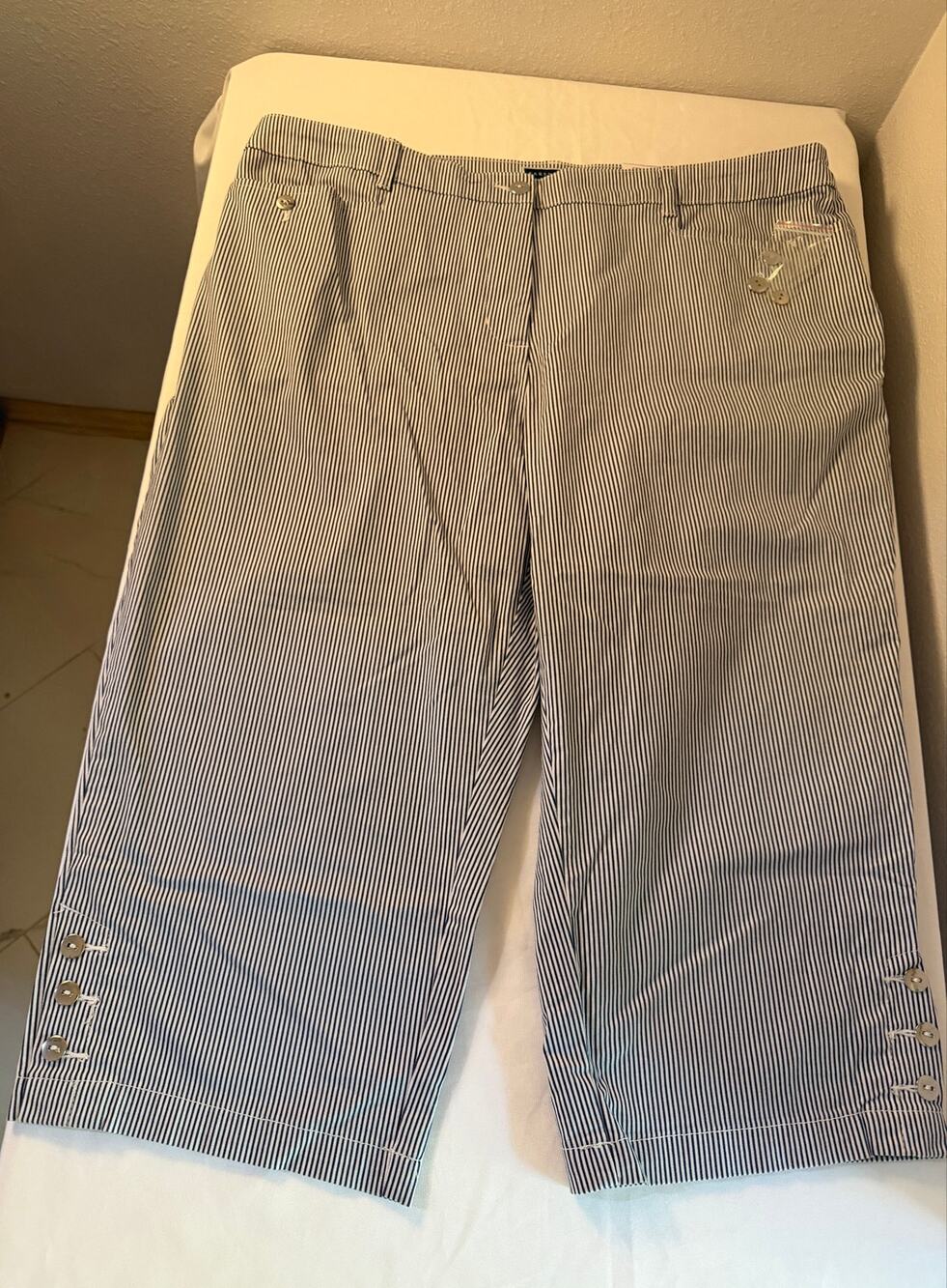 Karen Scott Comfort Capri Pants 20W NWT Navy White Pinstripe Button Hem